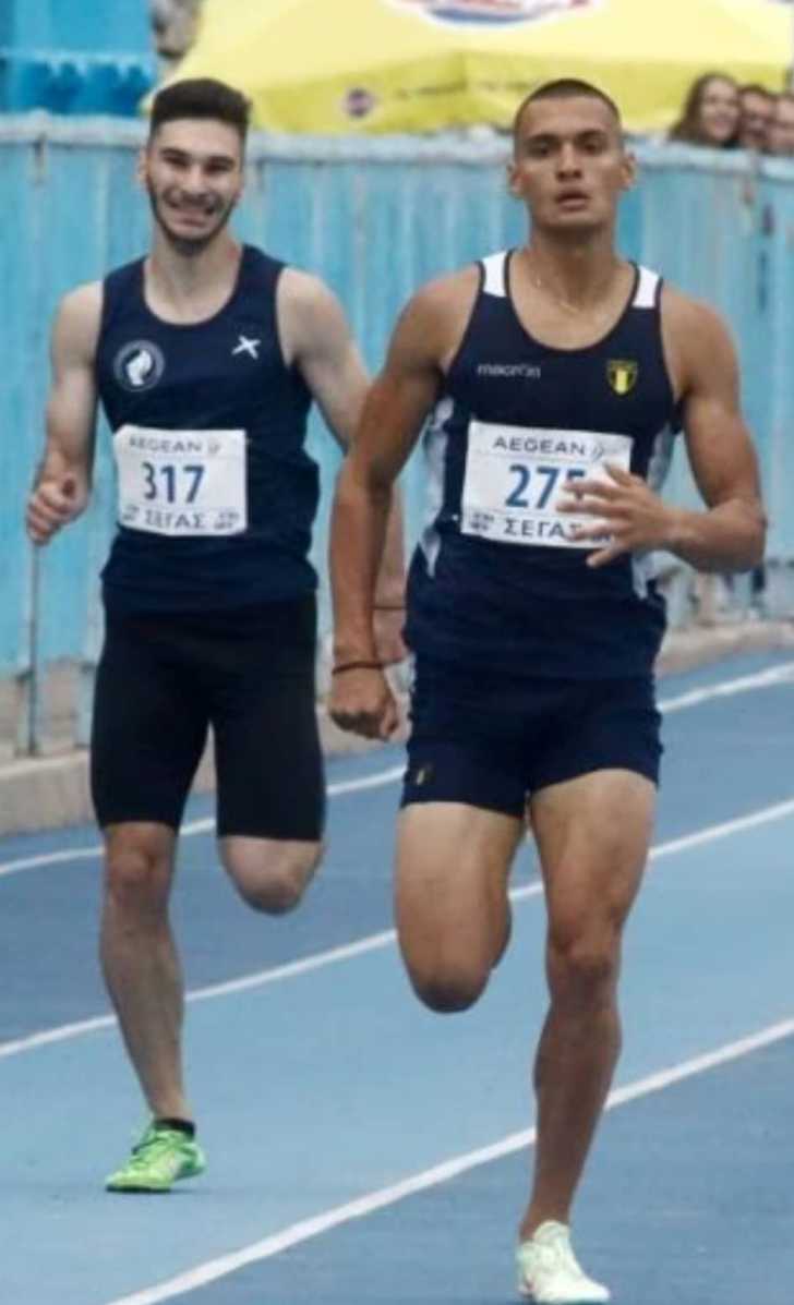 Ο Πέτρος Κεχιόπουλος (δεξιά)